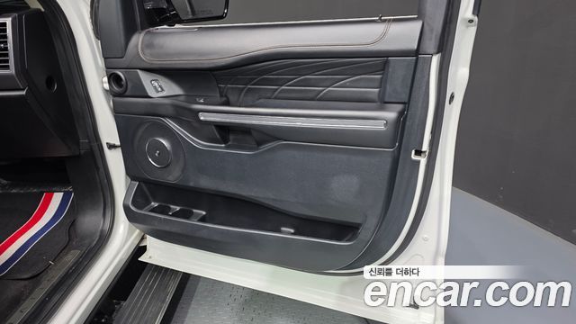 Ford Expedition Platinum 4WD 7Seater 2021 — фото 30