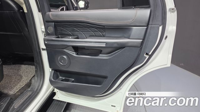 Ford Expedition Platinum 4WD 7Seater 2021 — фото 31