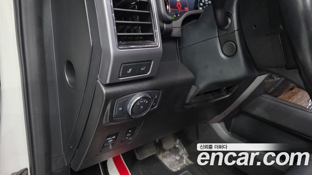 Ford Expedition Platinum 4WD 7Seater 2021 — фото 34
