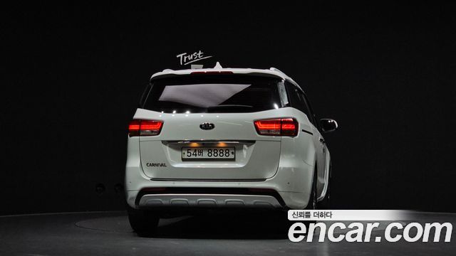 Kia Carnival 9-seater Luxury 2015 — фото 4