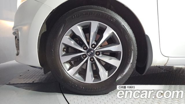 Kia Carnival 9-seater Luxury 2015 — фото 5