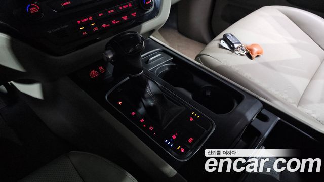 Kia Carnival 9-seater Luxury 2015 — фото 9