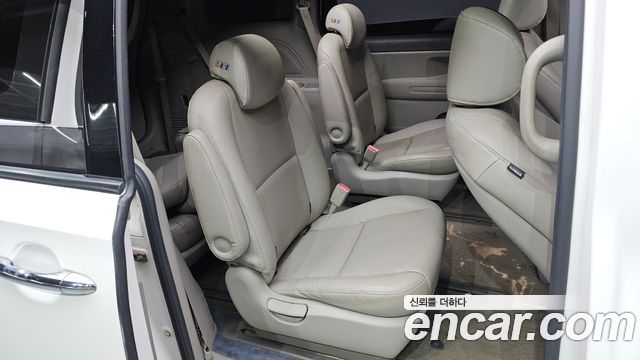 Kia Carnival 9-seater Luxury 2015 — фото 11