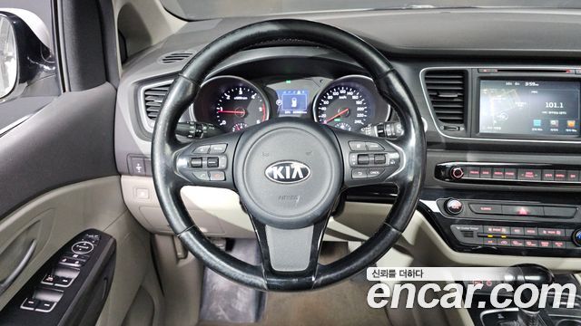 Kia Carnival 9-seater Luxury 2015 — фото 12