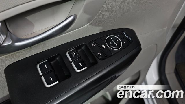 Kia Carnival 9-seater Luxury 2015 — фото 16