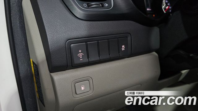 Kia Carnival 9-seater Luxury 2015 — фото 17