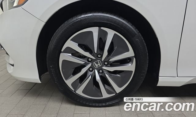 Honda Accord (X) 2.0 Hybrid Touring 2019 — фото 5