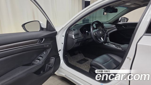 Honda Accord (X) 2.0 Hybrid Touring 2019 — фото 10