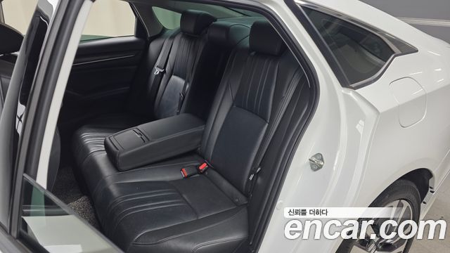 Honda Accord (X) 2.0 Hybrid Touring 2019 — фото 12