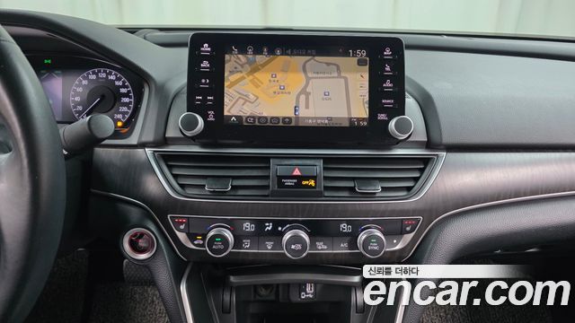 Honda Accord (X) 2.0 Hybrid Touring 2019 — фото 13