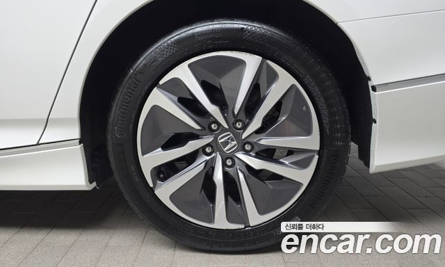 Honda Accord (X) 2.0 Hybrid Touring 2019 — фото 21