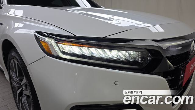 Honda Accord (X) 2.0 Hybrid Touring 2019 — фото 22