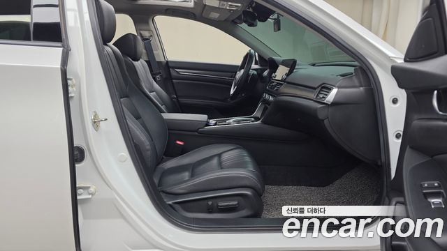 Honda Accord (X) 2.0 Hybrid Touring 2019 — фото 26