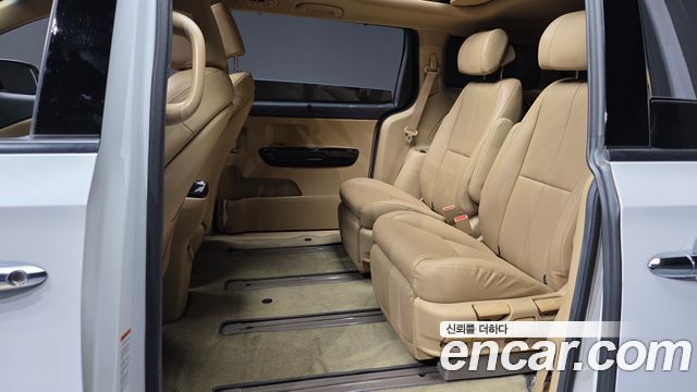 Kia Carnival 7-Seater Limousine President 2020 — фото 12