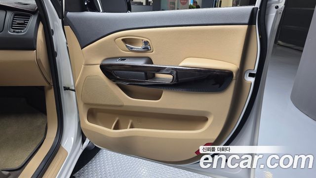 Kia Carnival 7-Seater Limousine President 2020 — фото 25
