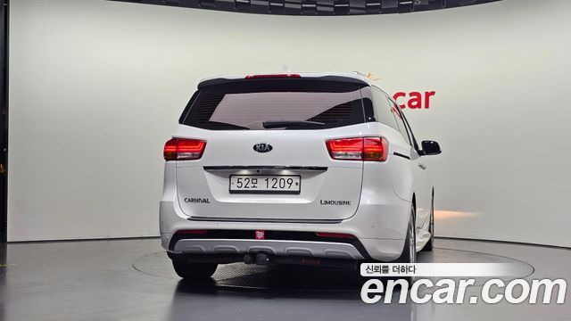 Kia Carnival 7-seater Limousine VIP 2018 — фото 4