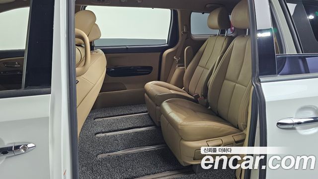 Kia Carnival 7-seater Limousine VIP 2018 — фото 11