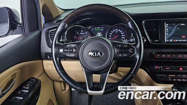 Kia Carnival 7-seater Limousine VIP 2018 — фото 14