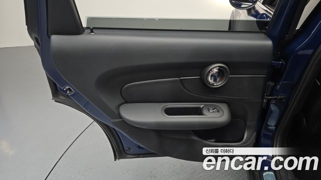 MINI Cooper D Clubman Standard 2nd 2018 — фото 31
