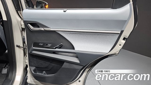 KG Mobility (SsangYong) Torres EVX E7 2024 — фото 31
