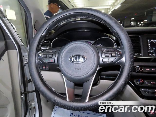 Kia Carnival 9-seater Noblesse 2017 — фото 8