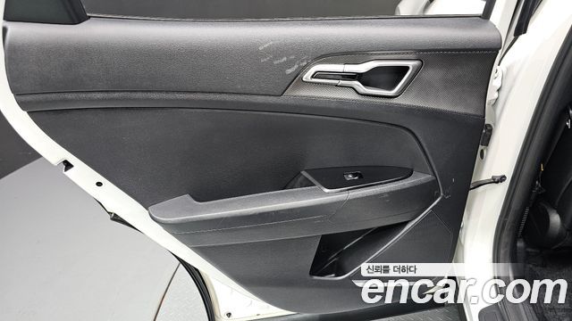 Kia Sportage (V) Diesel 2.0 2WD Prestige 2023 — фото 25