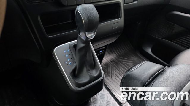 Hyundai Staria Tourer 11-Seater Smart 2024 — фото 9