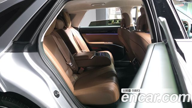 Hyundai Grandeur (GN7) 2,5 Gasoline 2WD Calligraphy 2023 — фото 12