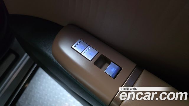 Hyundai Grandeur (GN7) 2,5 Gasoline 2WD Calligraphy 2023 — фото 19
