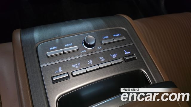 Hyundai Grandeur (GN7) 2,5 Gasoline 2WD Calligraphy 2023 — фото 29
