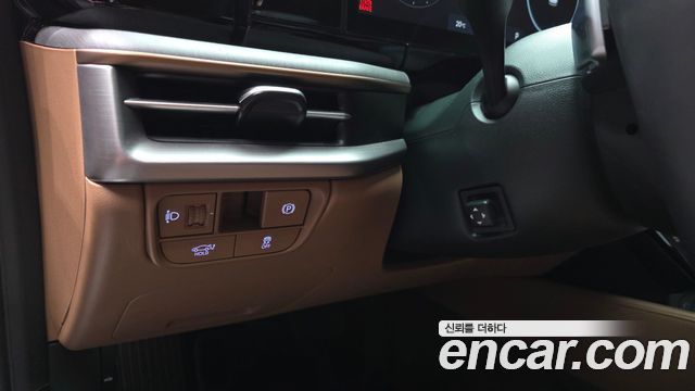 Hyundai Grandeur (GN7) 2,5 Gasoline 2WD Calligraphy 2023 — фото 32