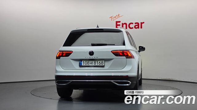 Volkswagen Tiguan (II) 2.0 TDI Premium 2021 — фото 4