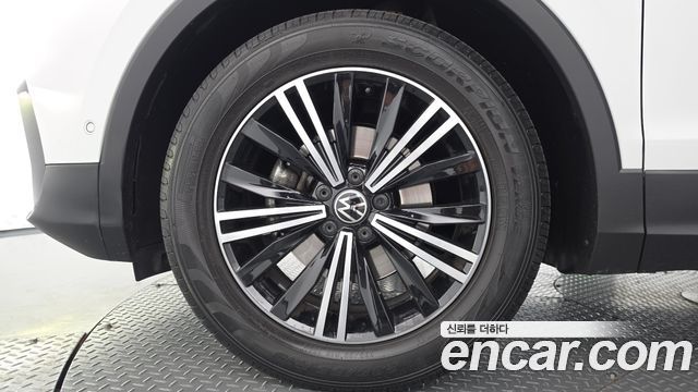 Volkswagen Tiguan (II) 2.0 TDI Premium 2021 — фото 5