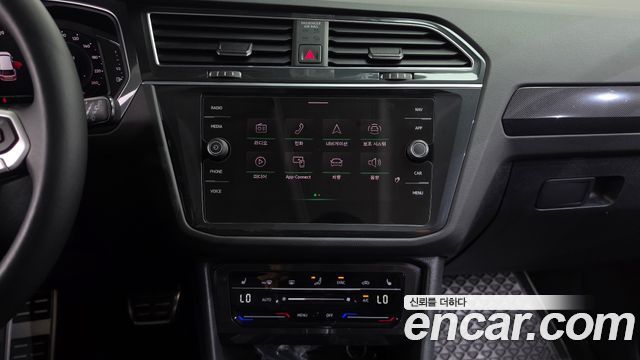 Volkswagen Tiguan (II) 2.0 TDI Premium 2021 — фото 17