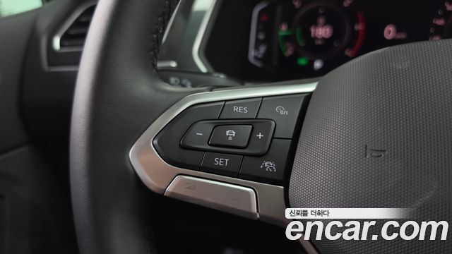 Volkswagen Tiguan (II) 2.0 TDI Premium 2021 — фото 19