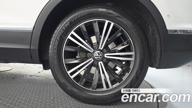 Volkswagen Tiguan (II) 2.0 TDI Premium 2021 — фото 27