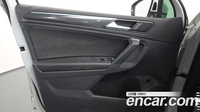 Volkswagen Tiguan (II) 2.0 TDI Premium 2021 — фото 30