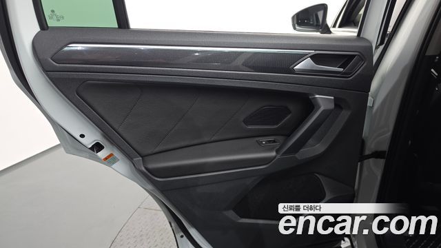 Volkswagen Tiguan (II) 2.0 TDI Premium 2021 — фото 31