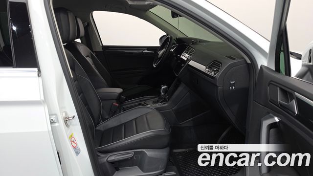 Volkswagen Tiguan (II) 2.0 TDI Premium 2021 — фото 32