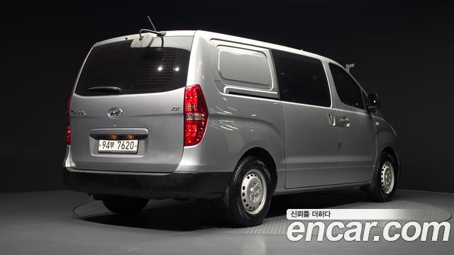 Hyundai Grand Starex 5-Seater VAN Smart 2017 — фото 2
