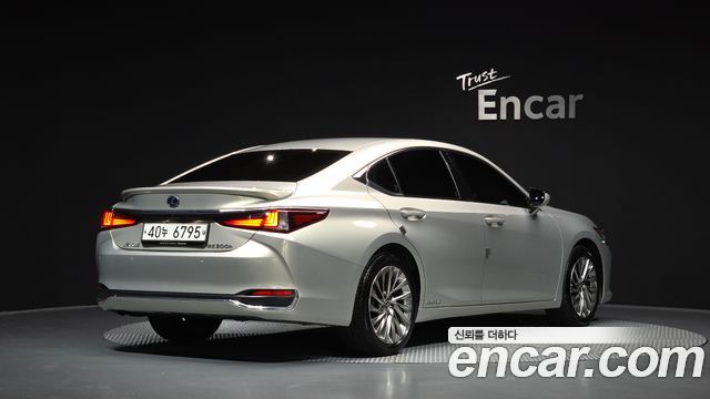 Lexus ES300h (VII) Luxury Plus 2020 — фото 2
