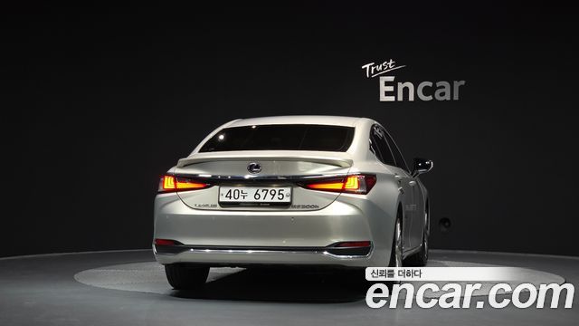 Lexus ES300h (VII) Luxury Plus 2020 — фото 4