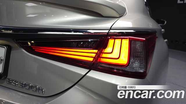 Lexus ES300h (VII) Luxury Plus 2020 — фото 29