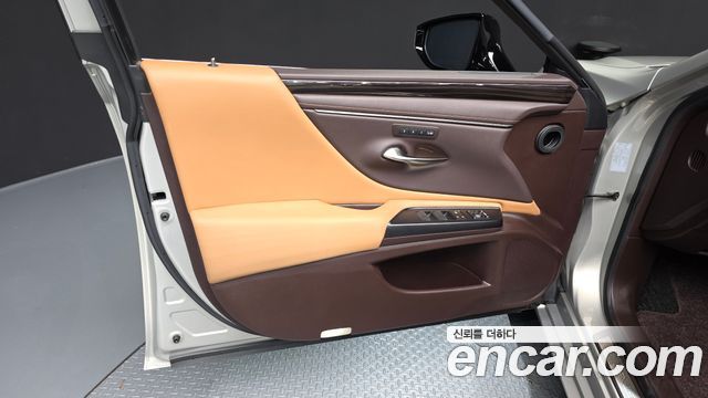 Lexus ES300h (VII) Luxury Plus 2020 — фото 30