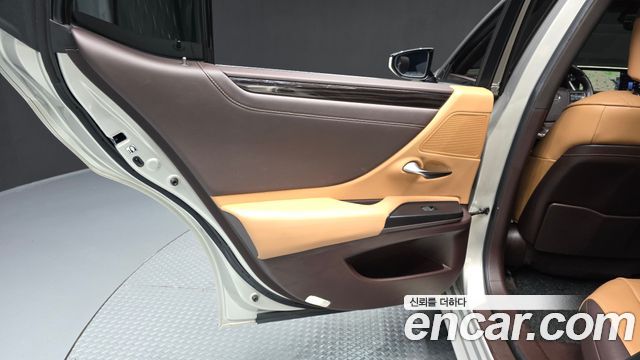 Lexus ES300h (VII) Luxury Plus 2020 — фото 31