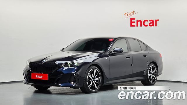 BMW 5 Series (G60) 530e xDrive M Sport 2025 — фото 1