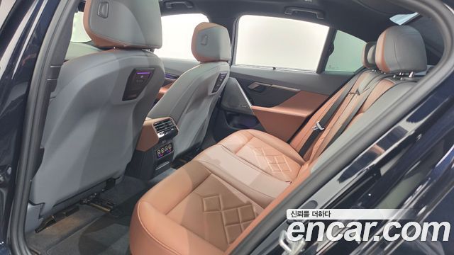 BMW 5 Series (G60) 530e xDrive M Sport 2025 — фото 23