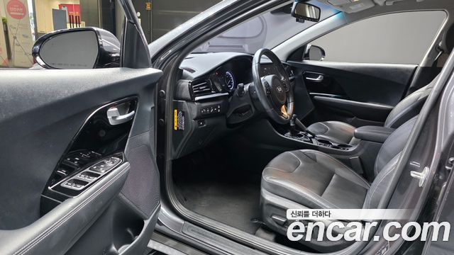 Kia Niro 1.6 HEV Prestige 2020 — фото 10