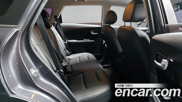 Kia Niro 1.6 HEV Prestige 2020 — фото 11