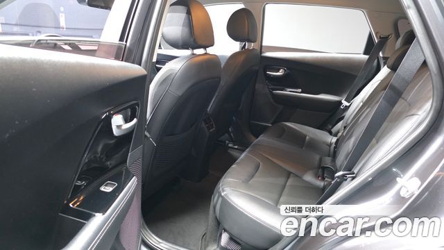 Kia Niro 1.6 HEV Prestige 2020 — фото 12